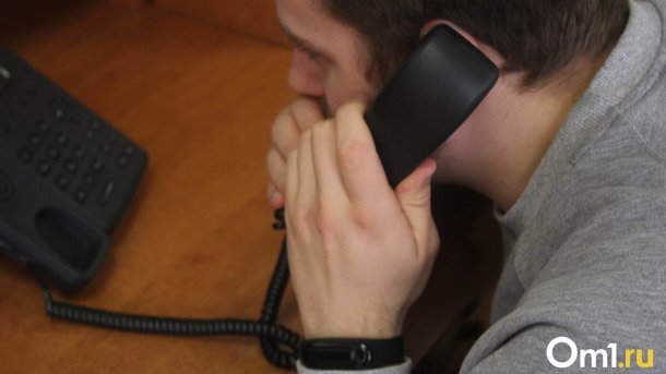 Две омички, доверившись незнакомцам по телефонам, потеряли деньги