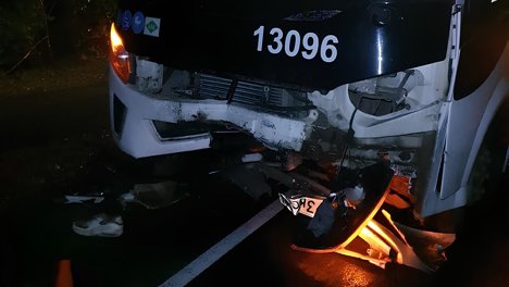 В Новосибирске пассажирский автобус попал в ДТП с легковушкой