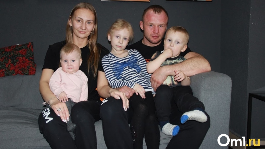 «Когда от счастья рвёт на части». Семья омского бойца Шлеменко ждёт пятого ребёнка
