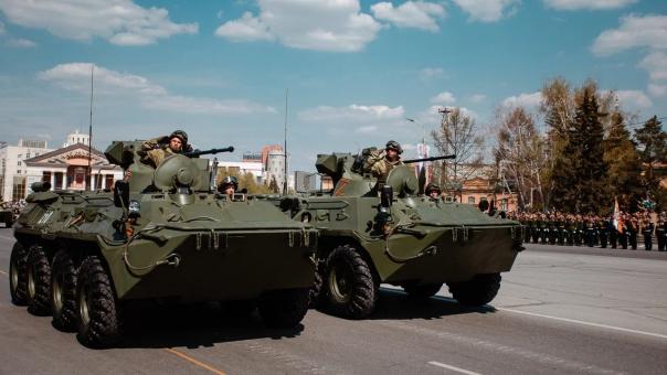 Уважаемые омичи! Дорогие друзья! Поздравляем вас с Днём защитника Отечества!