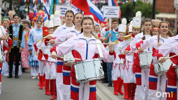 Более 2 000 участников: в Омске прошёл парад национальностей