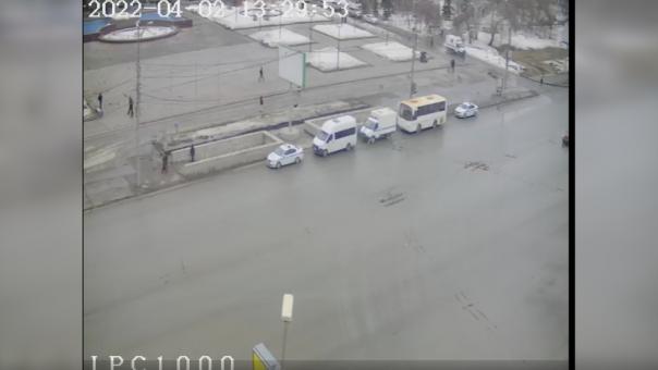 Полицейские машины дежурят в центре Новосибирска 2 апреля