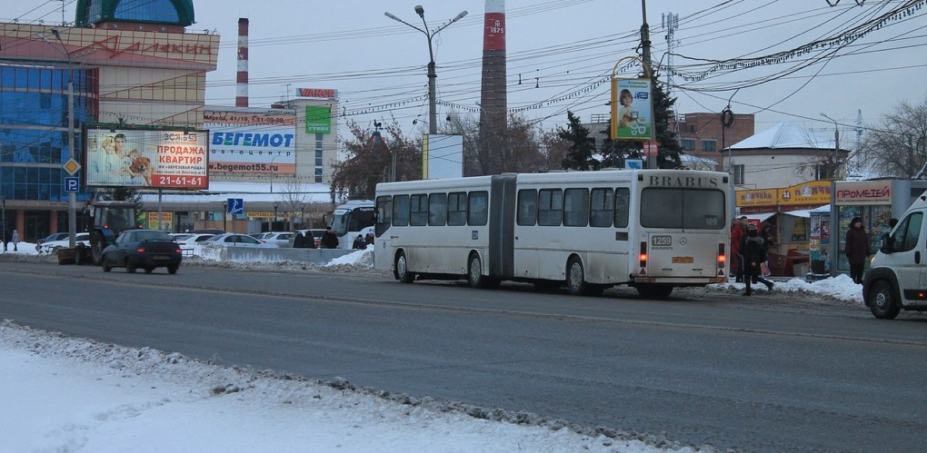 В Сибири фура протаранила пассажирский автобус