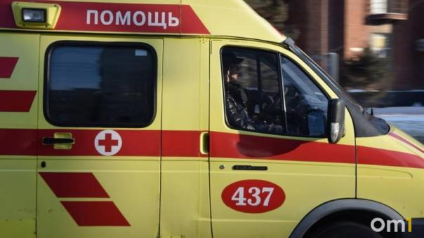 Тащил за руки в квартиру: омские росгвардейцы спасли медика