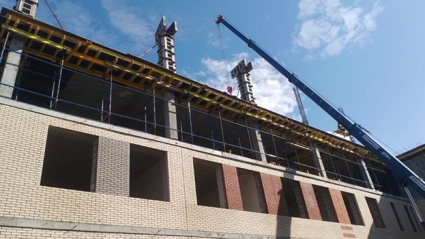 В Омской области строят новую школу с мини-футбольным полем