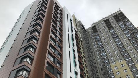 Омичи купили более 60 квартир с помощью «Безопасной сделки» от Сбера