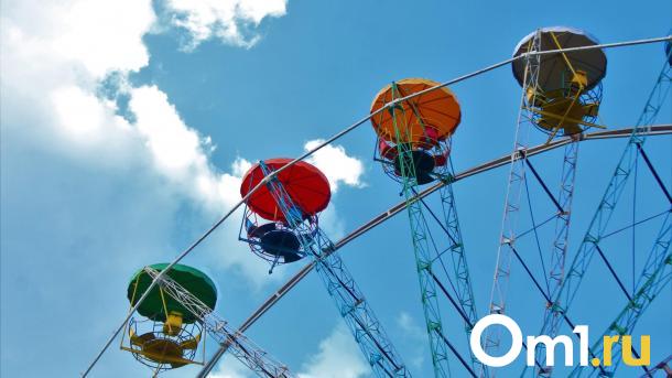 Погода нелётная: в омских парках остановили аттракционы