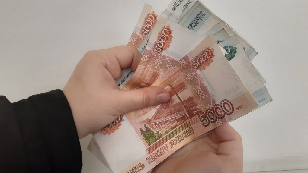 Новые купюры номиналом 5 000 и 1 000 рублей показал ЦБ