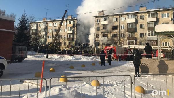 Что забирают новосибирцы из разрушенного в результате взрыва газа дома