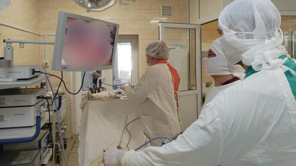 Омские медики провели операцию пациентке с редкой патологией