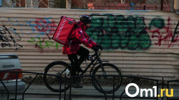 Курьеры в Омске стали зарабатывать больше 100 тысяч