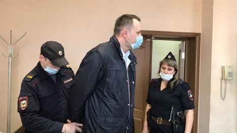 Экс-главе комитета по рекламе мэрии Новосибирска смягчили наказание за взятку