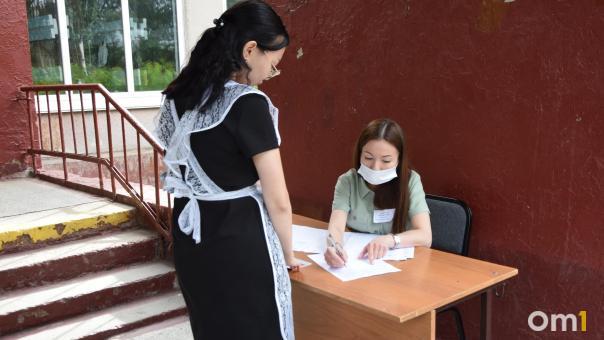 Школьникам продлят выплаты за поступление в омские вузы
