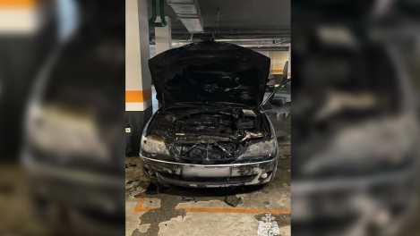 Бизнес-центр эвакуировали в Новосибирске из-за загоревшегося автомобиля