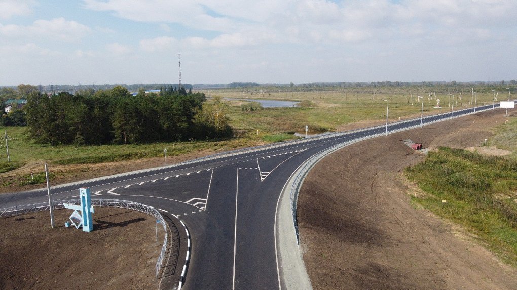 В Омской области отремонтируют ещё 20 километров межмуниципальной трассы