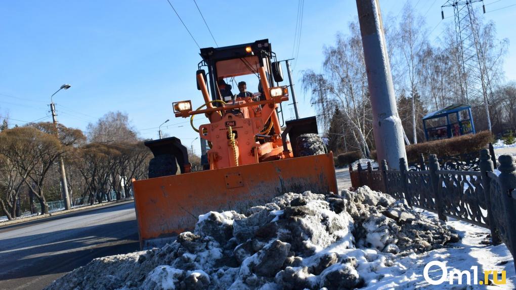 С последствиями снегопада в Омске продолжат бороться даже ночью