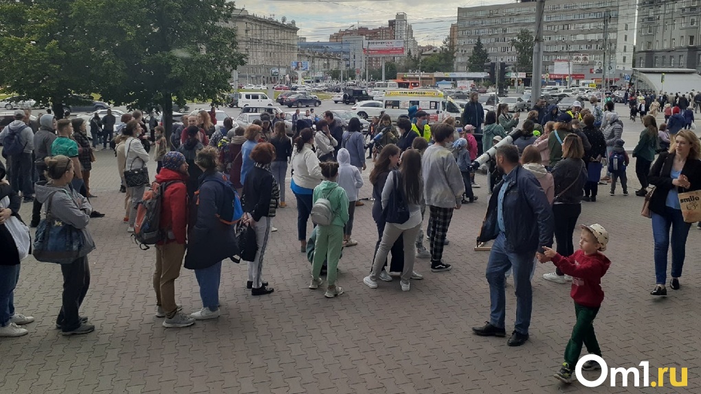 Очередь за лимитными кросами. Очередь за лимитными кроссаовкмиа. Codd 15ru очередь. Очередь к кассе в ресторане. Админ панель вк.