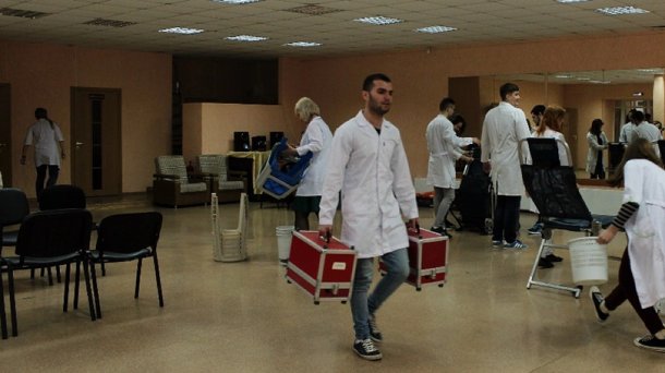 В Новосибирске пытаются спасти жизнь 13-летней девочки, которая выглядит как взрослая