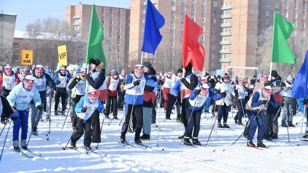 Глава региона вместе с омичами принял участие в гонке «Лыжня России»
