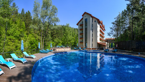 Летний бассейн с джакузи: как можно отдохнуть по высшему разряду в Белокурихе