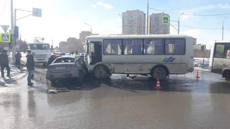 В Омске произошло массовое ДТП, где пострадал семилетний ребёнок
