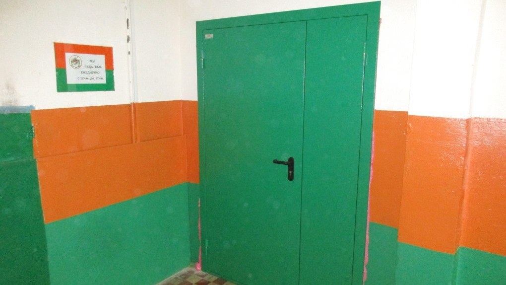 Омскому приюту для животных «Друг» после ограбления подарили крепкие двери - ФОТО