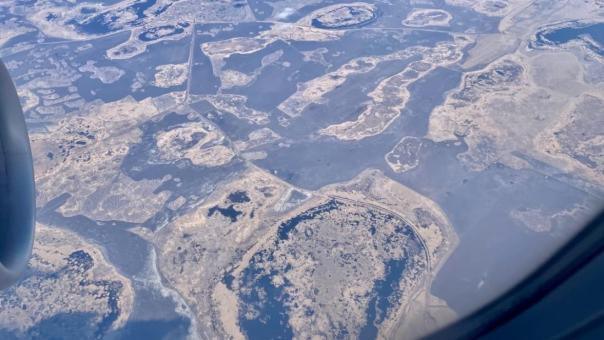 Самолёт, летевший из Сургута в Новосибирск, экстренно вернулся обратно