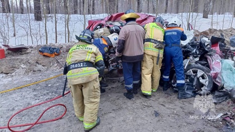 Двое погибли, одного зажало. Смертельное ДТП с участием бензовоза произошло под Новосибирском