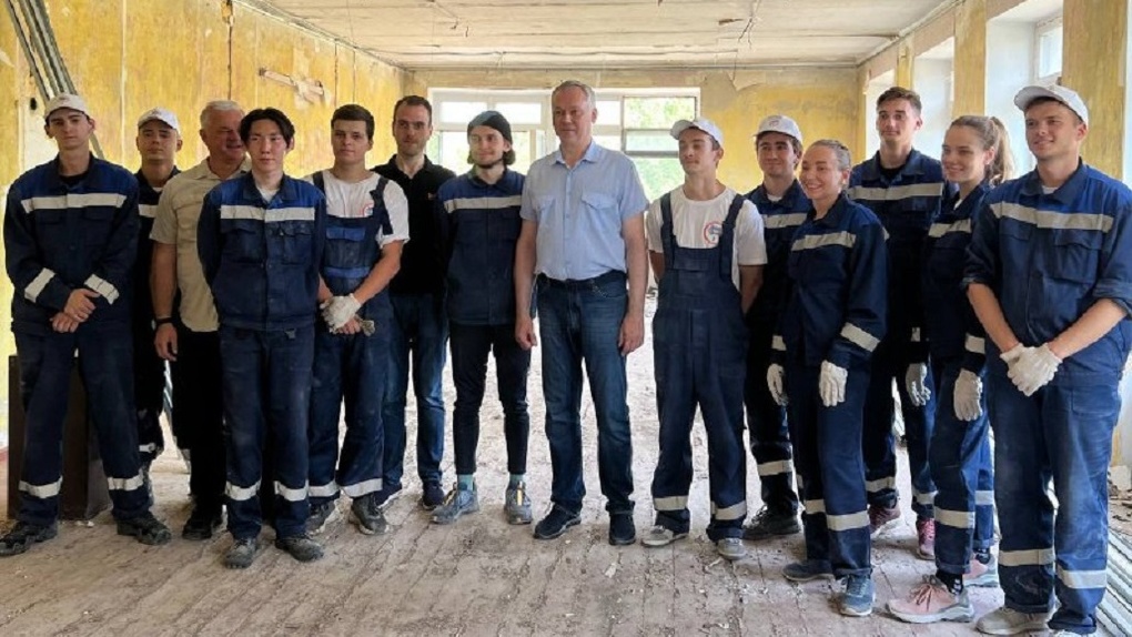 Губернатор Новосибирской области Андрей Травников встретился с работающими на Донбассе сибиряками
