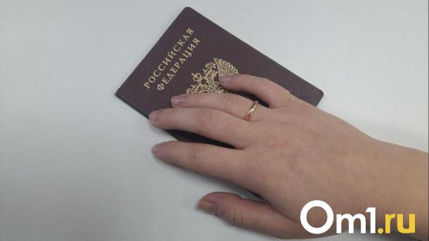 Мигрантку депортируют за фиктивный брак ради гражданства в Новосибирске