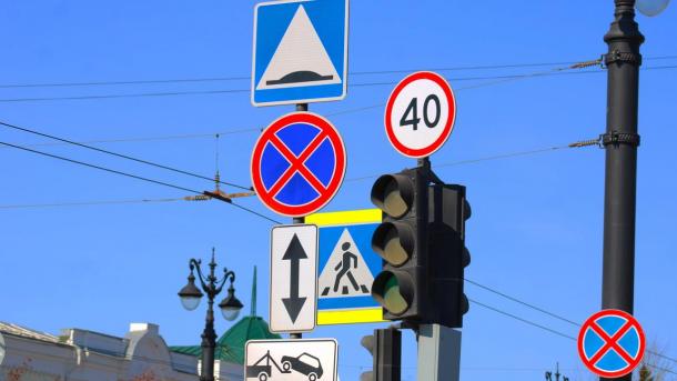 Три машины столкнулись в Новосибирске из-за неработающего светофора