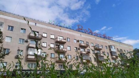 Сделают подсветку: в центр Омска вернут обновлённую вывеску «Радость»