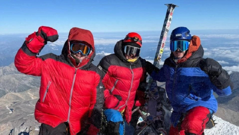 Сотрудники УФСИН из Омской области оказались на высоте 5 642 метра