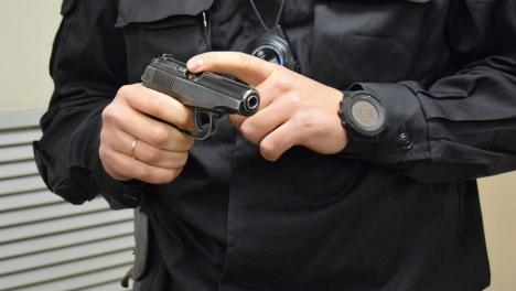 В Новосибирске задержан агрессивный посетитель ТЦ с пистолетом