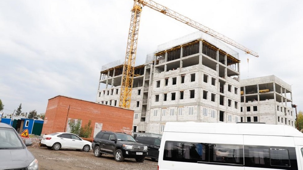 Депутаты Заксобрания Новосибирской области проконтролировали строительство поликлиник по концессии