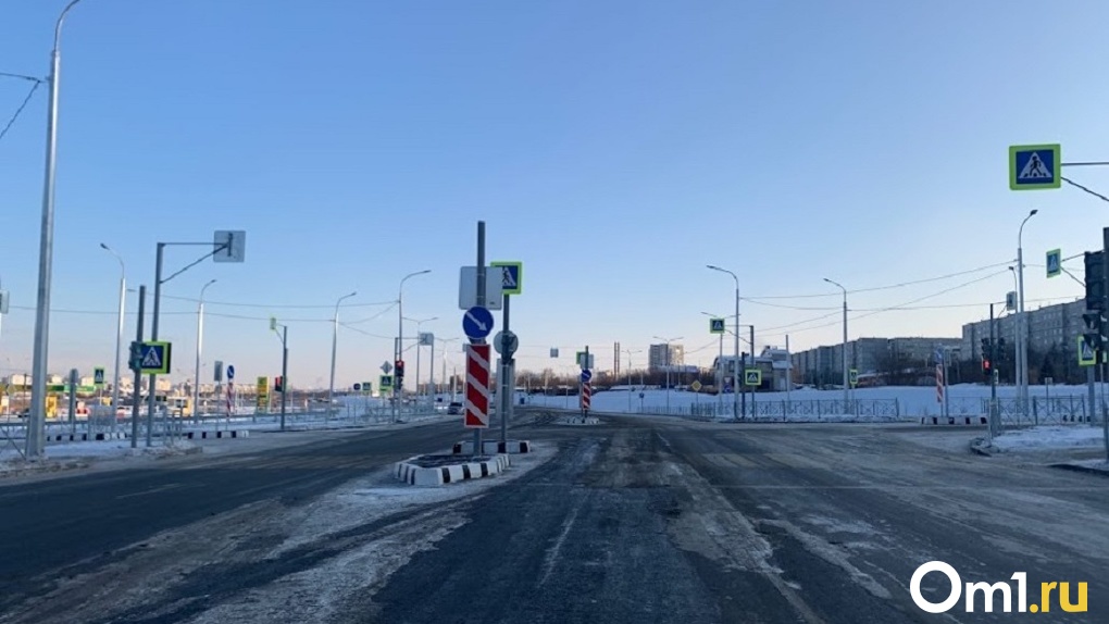 В Омске разрешили правый поворот на перекрёстке улиц Крупской и Перелёта