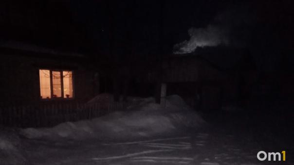 Умирала с перерезанным горлом. Омичка заперла в квартире мать, истекающую кровью