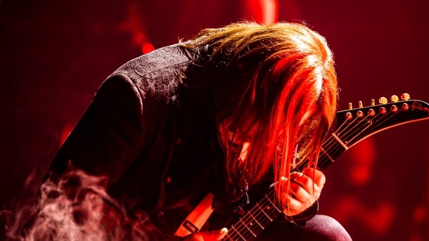 Группа «Би-2» отменила концерт в Омске за 15 минут до начала из-за баннера в поддержку президента России