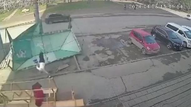 Палатку-убийцу в Омске вернули на прежнее место