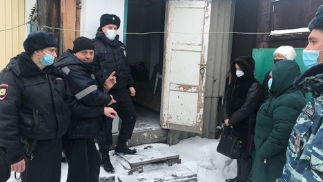 Монтёр железнодорожных путей из Омской области за два удара убил человека