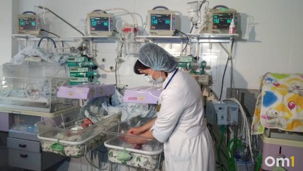 Омскую службу родовспоможения высоко оценил главный неонатолог страны