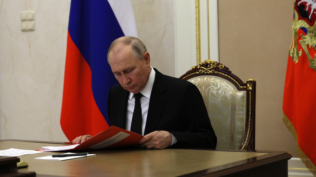 Владимир Путин подписал закон о возможности призыва осуждённых на службу по контракту