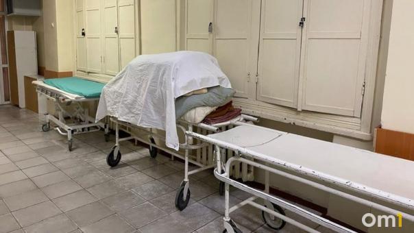 Частные перевозчики наживаются на пациентах в больнице Новосибирска