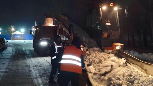 В феврале омские межквартальные проезды начнут чистить дополнительной техникой