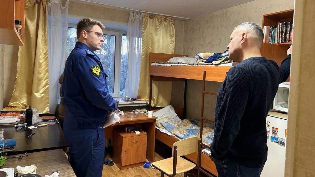 Прокуратура завершила проверку после жалоб студентов НГУ на холод в общежитии