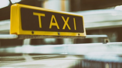 Бизнес на корпоративном такси. После увольнения омич потратил на поездки за счет компании более миллиона