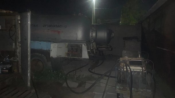 В Омске полицейские закрыли нелегальную газозаправочную станцию