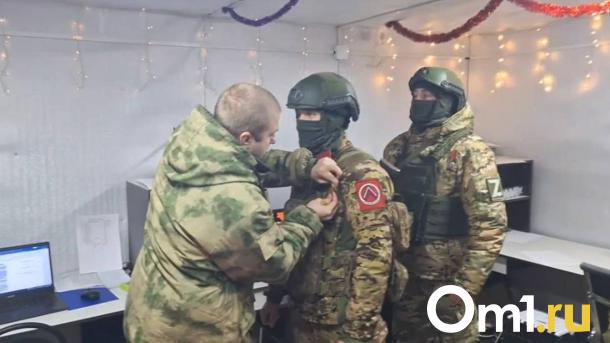 Двоих бойцов СВО из Новосибирской области наградили медалями