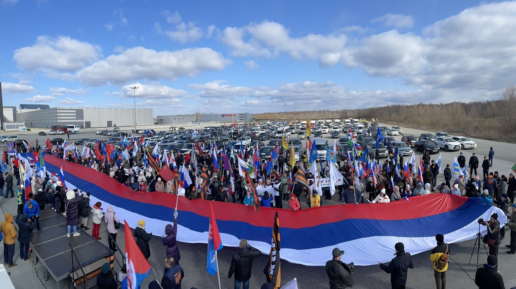 Автопробег с символикой буквы Z прошёл в Новосибирске. ФОТО