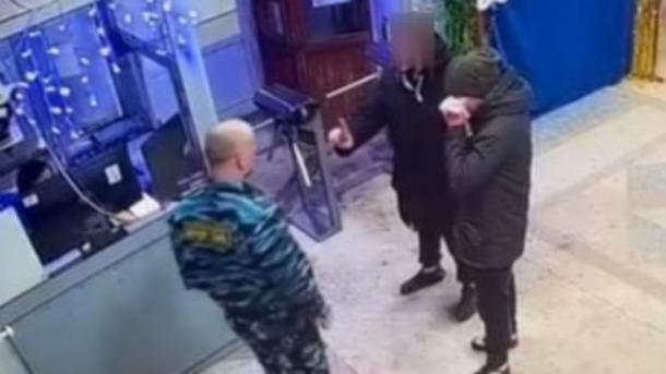 Новосибирец пытался зарезать мужчину на рабочем месте